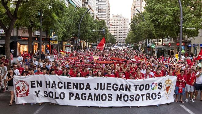 Pulso por el regreso del Murcia a Segunda