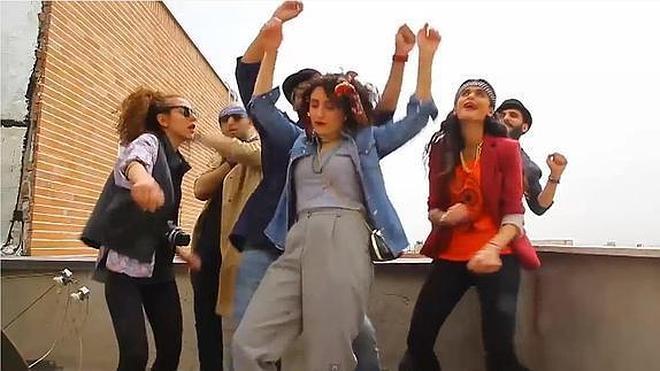 Prisión y 91 latigazos para los iraníes que grabaron un vídeo viral bailando 'Happy'