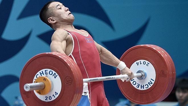 «Gracias a las enseñanzas de Kim Yong-Un puedes romper una roca con un huevo»