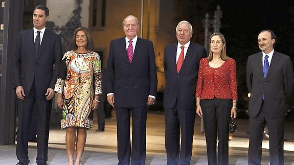 El Rey Juan Carlos reaparece junto al mundo empresarial