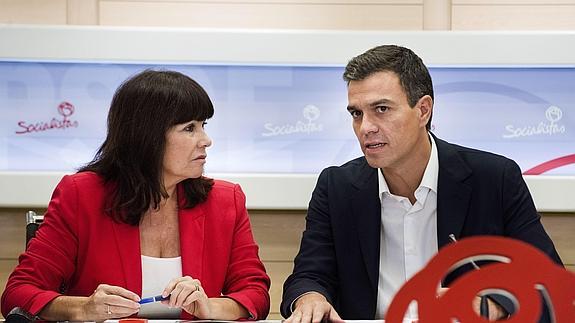 La presidenta del PSOE niega que sobre el Ministerio de Defensa