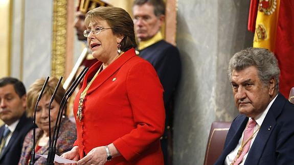 Bachelet recoge en el Congreso el malestar de los ciudadanos con la política