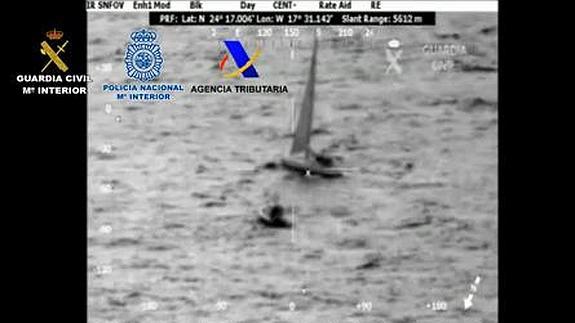 Incautan en aguas canarias 950 kilos de cocaína en un velero que no portaba pabellón