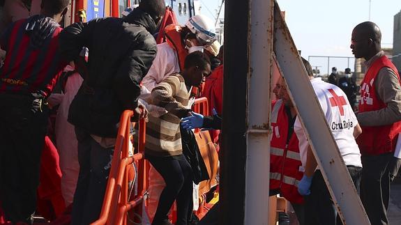 Salvamento Marítimo retoma la búsqueda de los inmigrantes desaparecidos en aguas de Almería