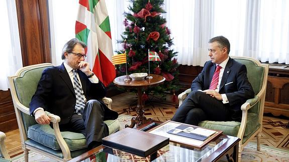 Urkullu y Mas «harán frente» juntos al proceso «recentralizador» del Gobierno