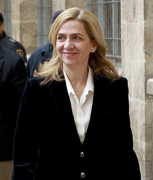 El PSOE pide al Rey que «impulse» la renuncia de la infanta Cristina a sus derechos dinásticos