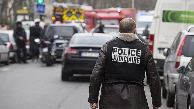 Francia pide ayuda «urgente» a España para evitar que los terroristas de París pasen los Pirineos