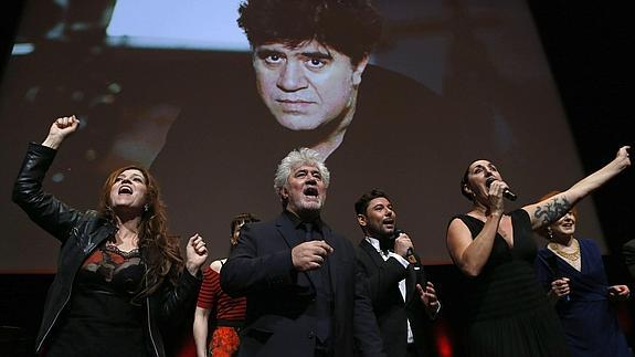 Almodóvar: «Me inspiro en las mujeres que salvaron al país de la guerra»