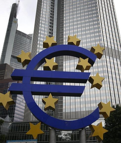 El euro cae hasta los 1,171 dólares, el nivel más bajo desde su creación