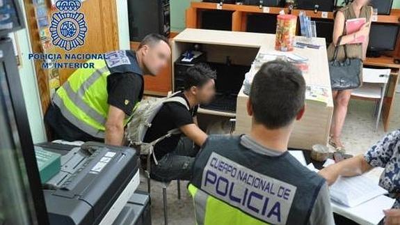 La Policía descubre en internet 240 niños víctimas de abusos sexuales