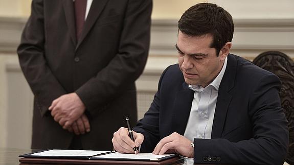 Tsipras jura como nuevo primer ministro de Grecia