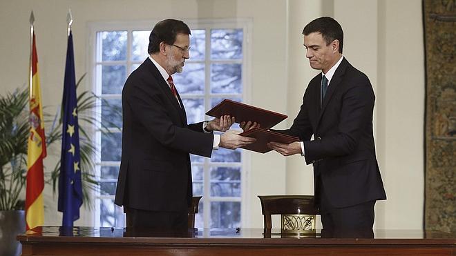 Rajoy y Sánchez firman el primer pacto de Estado de la legislatura contra el terrorismo yihadista