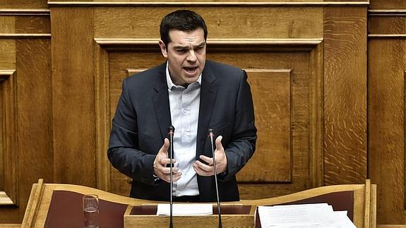 Tsipras anuncia un programa de ayuda humanitaria y recontratación de funcionarios