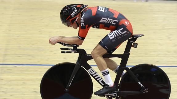 El australiano Rohan Dennis bate el récord de la hora