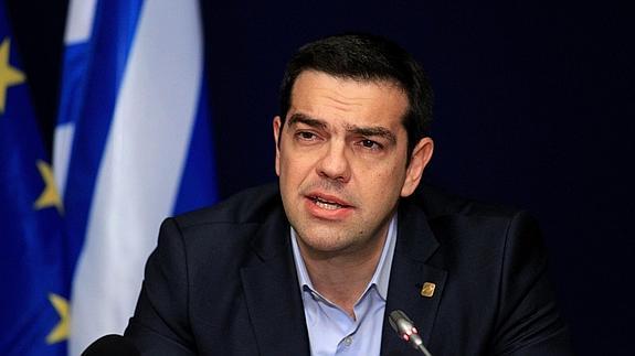 Tsipras anuncia que no dará «marcha atrás» y que empezará a legislar las medidas en Grecia