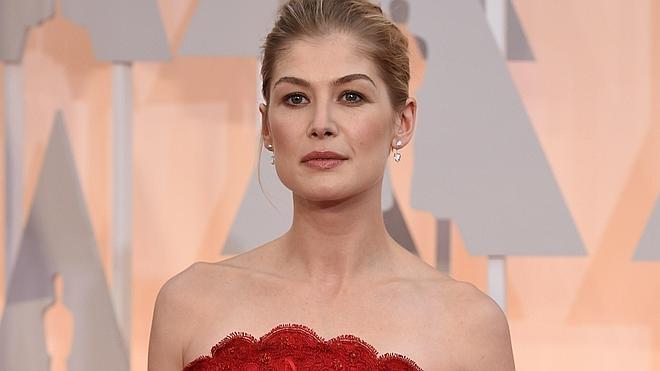 Lluvia y elegancia en la alfombra roja de los Oscar