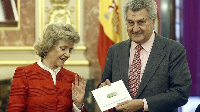 Becerril: «Los inmigrantes que están en la valla ya están en España»