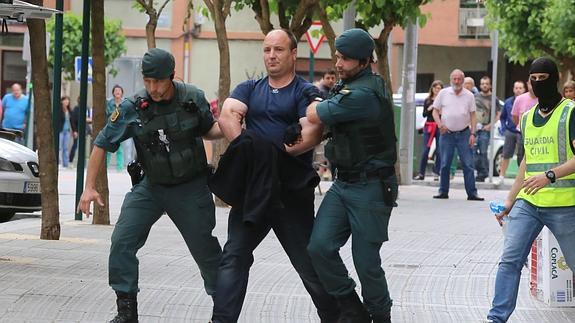 El juez Velasco procesa a un presunto etarra que planeó asesinar a Patxi López y Ares