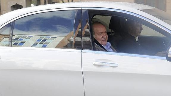 El rey Juan Carlos pasa consulta en Vitoria