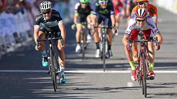 Chernetski gana la etapa, Porte sigue líder y Contador sufre una caída