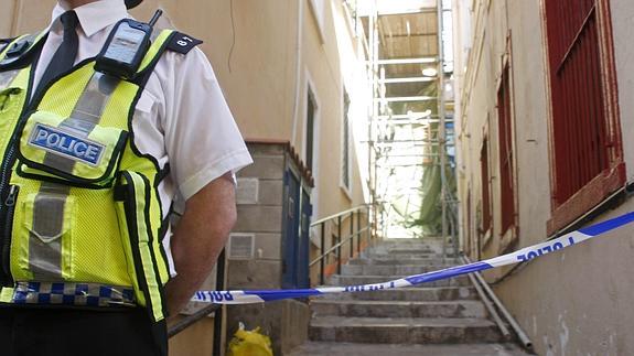 Hallan muertos a una pareja y dos niños apuñalados en una casa de Gibraltar