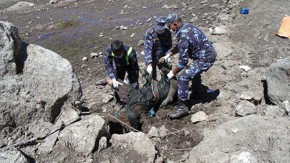 Las autoridades locales creen que podría haber hasta 300 cadáveres sepultados en Langtang