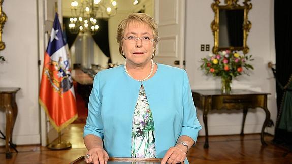 Bachelet pide la renuncia a todos sus ministros