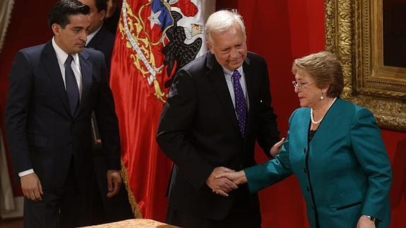 Bachelet introduce cambios en su gabinete ministerial