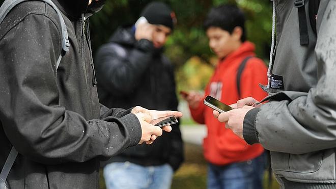 Los expertos alertan contra el 'botellón electrónico' de los jóvenes