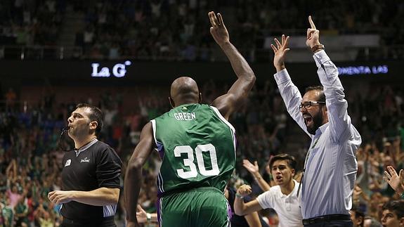 Unicaja se impone en la prórroga y fuerza el cuarto partido