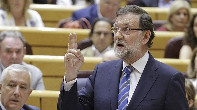 Rajoy ridiculiza el 'Gobierno en la sombra' del PSOE