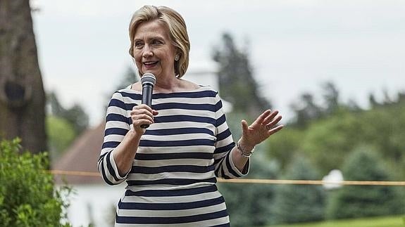 Clinton dice que no envió ni recibió información clasificada en su correo personal