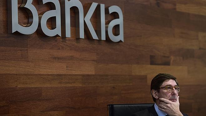 Bankia no se plantea «hoy por hoy» cobrar por el uso de sus cajeros a los no clientes