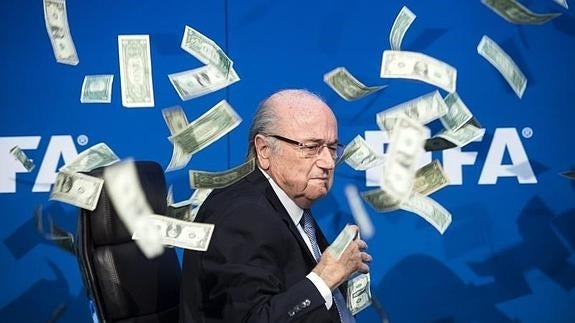 Blatter deja de ser miembro del COI