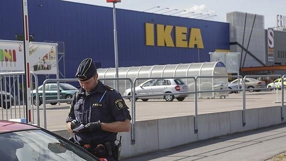 Mueren apuñaladas dos personas en una tienda de Ikea en Suecia