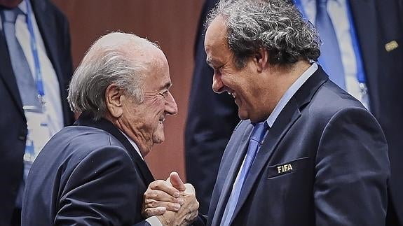 Blatter declara la guerra total a Platini