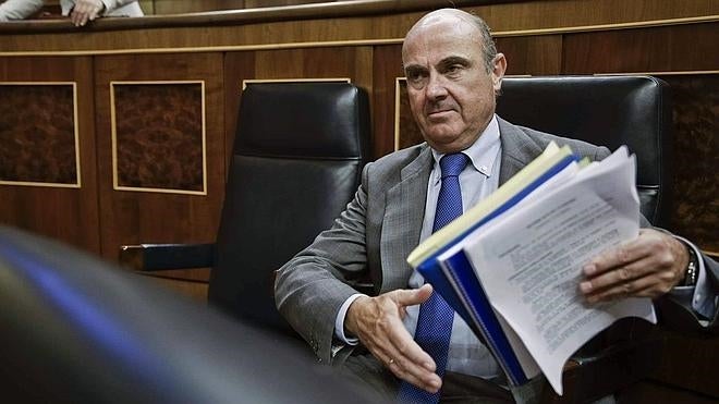 Guindos, sobre Grecia, advierte de la «frustración» y los «costes» que generan los populismos