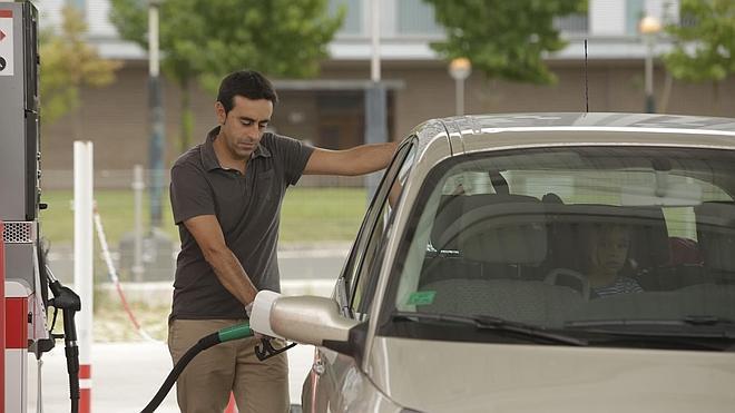 Los combustibles han bajado un 8% desde que comenzó el verano