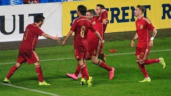 España inicia el camino a Polonia derrotando con autoridad a Estonia