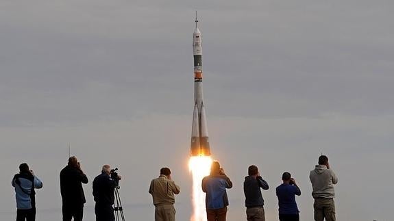 La nave Soyuz se acopla a la Estación Espacial Iinternacional