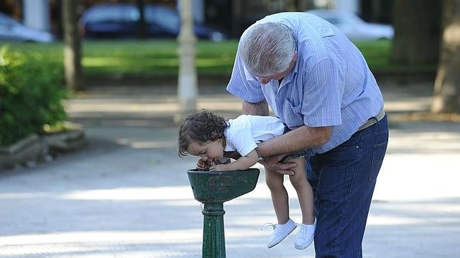 Ocho de cada diez abuelos ayudan económicamente a sus hijos y nietos