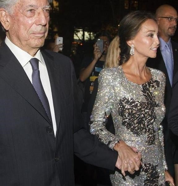 Isabel Preysler y Vargas Llosa acuden de la mano a la fiesta de Porcelanosa en Nueva York