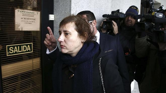 Archivan la querella de Teresa Romero por injurias contra el exconsejero de Sanidad de Madrid