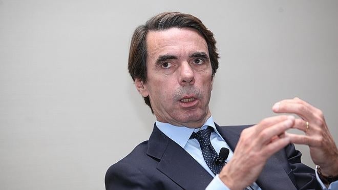 Aznar advierte a Rajoy de que no puede «desoír» el quinto aviso de las urnas