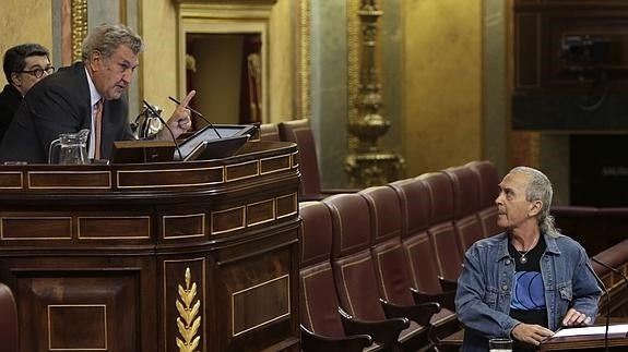 Posada expulsa de la tribuna al diputado de Amaiur que rompió la Constitución