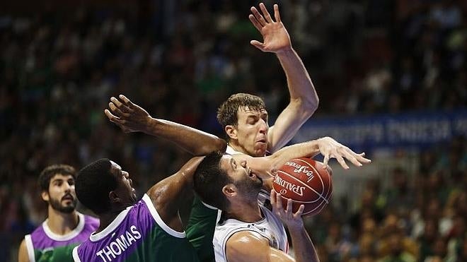 El Unicaja frena al Real Madrid