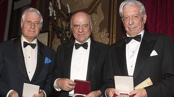 Homenaje en Nueva York a Vargas Llosa, Francisco González y el duque de Alba