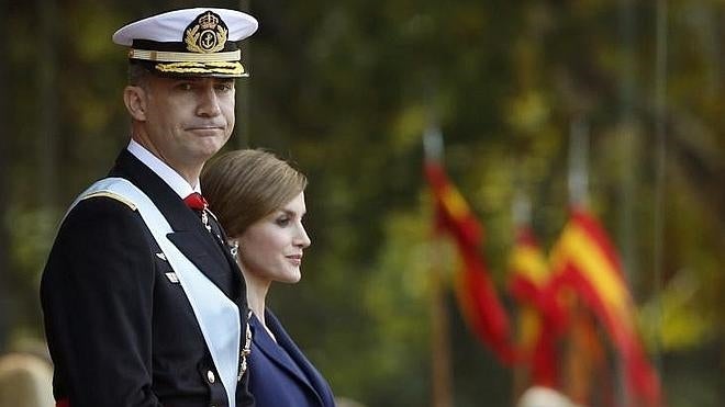 Doña Letizia marca el ritmo del desfile