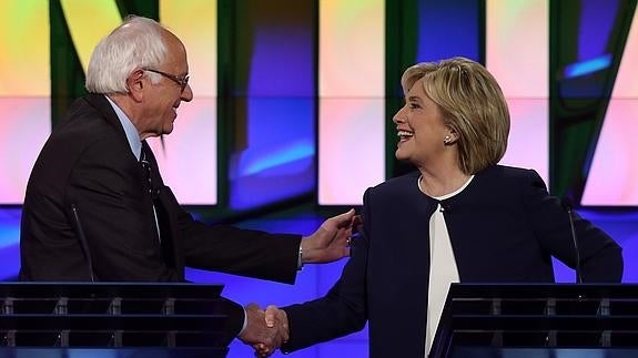 Hillary Clinton domina el primer debate de los demócratas