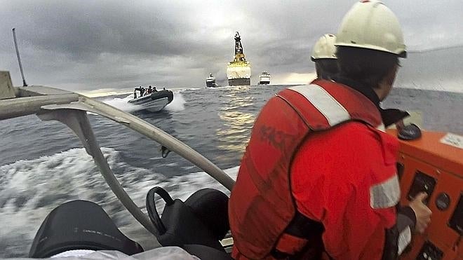 Tres activistas de Greenpeace están imputados por piratería en la Audiencia Nacional